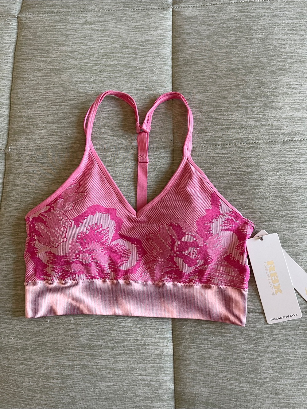 💙NEW!!!💙 RBX Pink Floral V-Neck Seamless Sports Bra with removable pads.